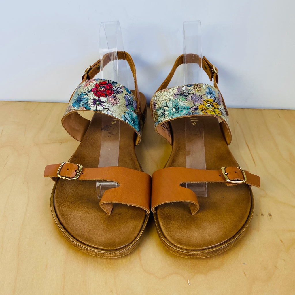 Mariella, Italy, Womens Leather Buckle Flat Sandals, 10 M.